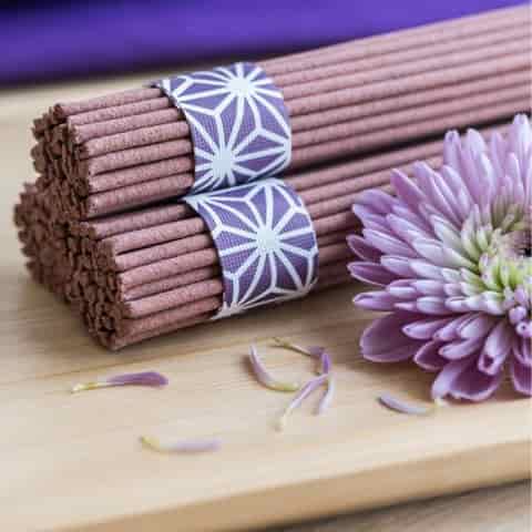 初盆(新盆)のお供えは何を送る?送る時期や選び方、金額相場について 