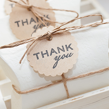 友達への結婚祝いのお返しは何を贈る？マナーとおしゃれギフトを選ぶコツ