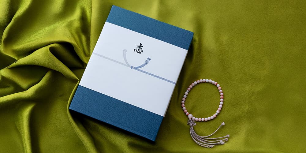 通夜で香典返しを贈ってもOK？当日返しの渡し方と基本マナー