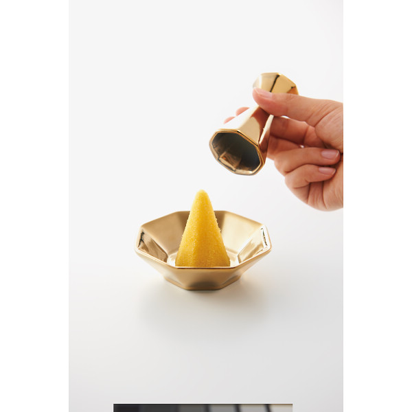 福招き金色の八角盛り塩皿セット（色塩付）のサムネイル画像3