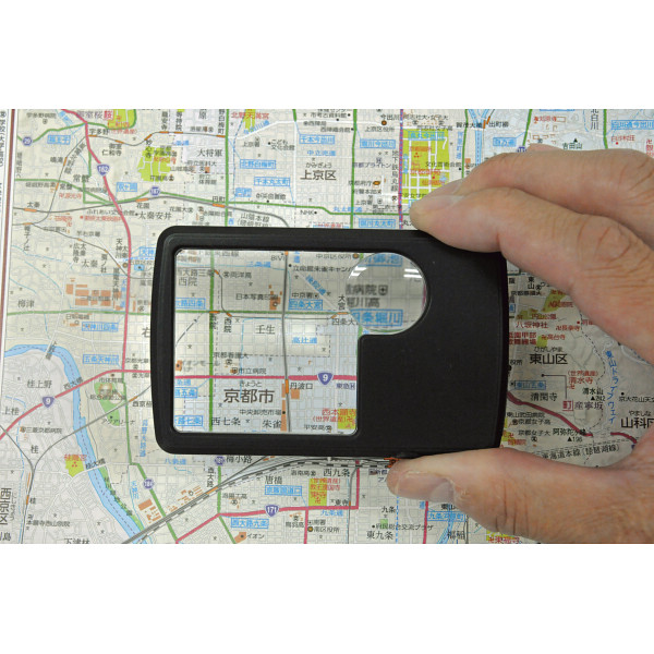 ケンコー　照らすＬＥＤ付きカード型拡大鏡のサムネイル画像1