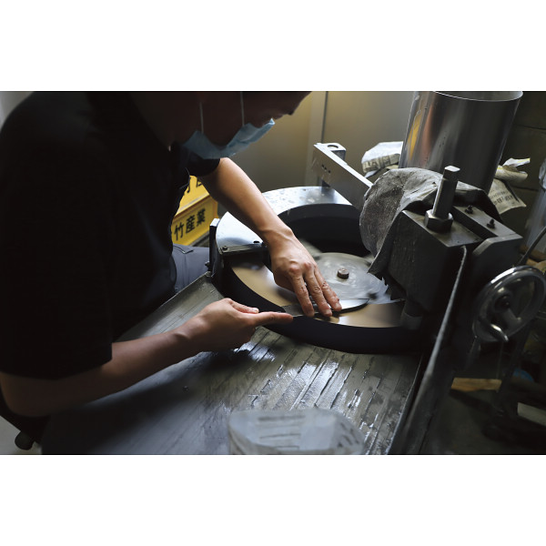 濃州孫六作　古流鎚目仕上包丁２本セット ブラックのサムネイル画像1