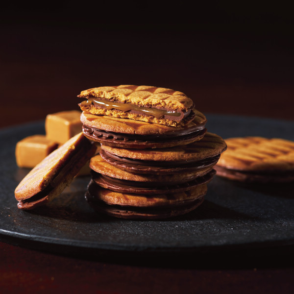 ザ・スウィーツ　キャラメルサンドクッキー（１４個）の商品画像
