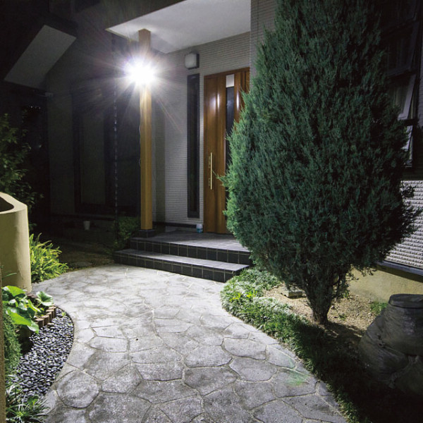 ５Ｗ×３灯　フリーアーム式　ＬＥＤ乾電池センサーライト ホワイトのサムネイル画像2