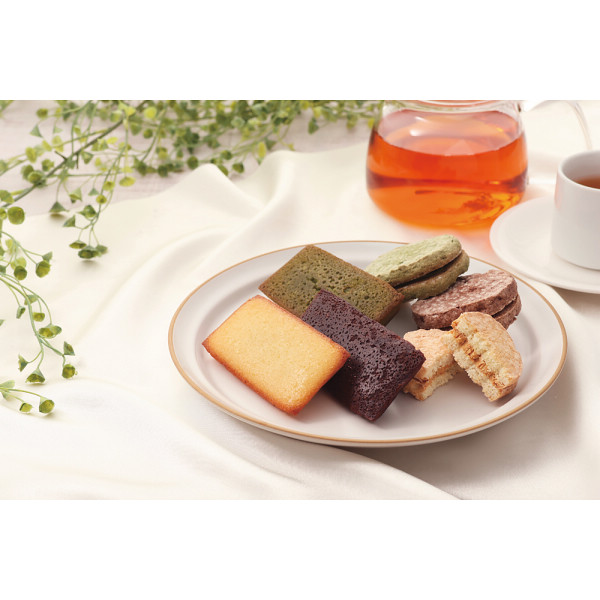 自家挽きアーモンドのガトーセレクション（１６個）のサムネイル画像1