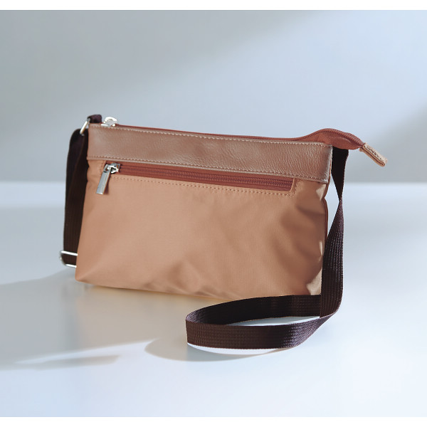 フランコフェラーロ　ショルダーバッグ ピンクのサムネイル画像2