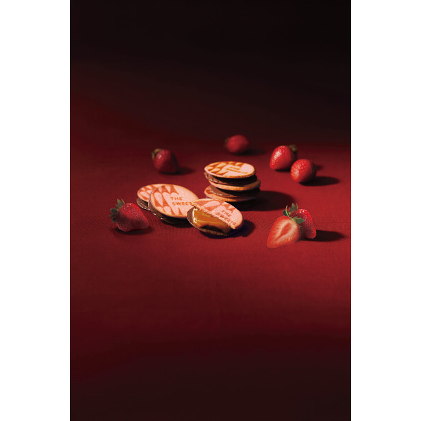 ザ・スウィーツ　苺キャラメルサンドクッキー（８個）のサムネイル画像2