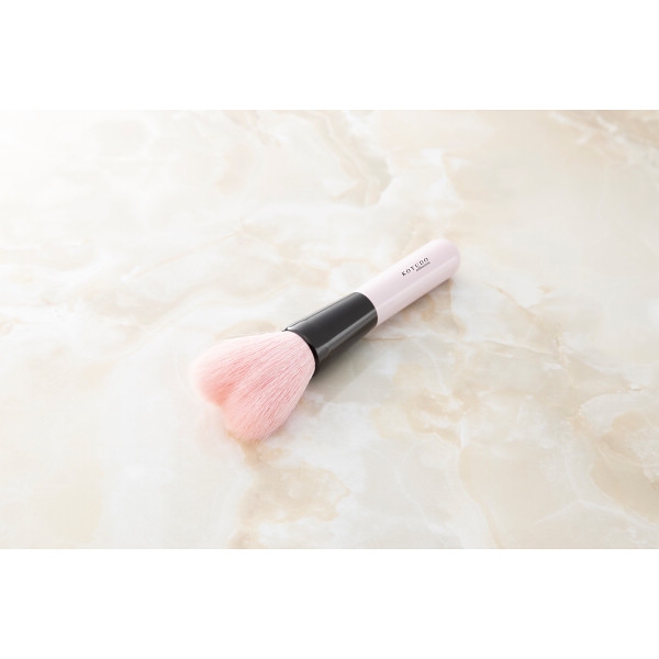 ハートのチークブラシのサムネイル画像1