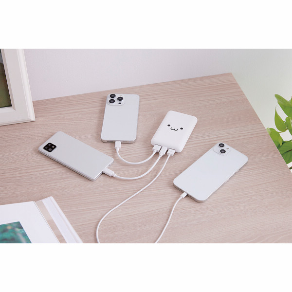エレコム　モバイルバッテリー　１００００ｍＡｈ　大容量 しろちゃん（ホワイト×ブラック）のサムネイル画像1