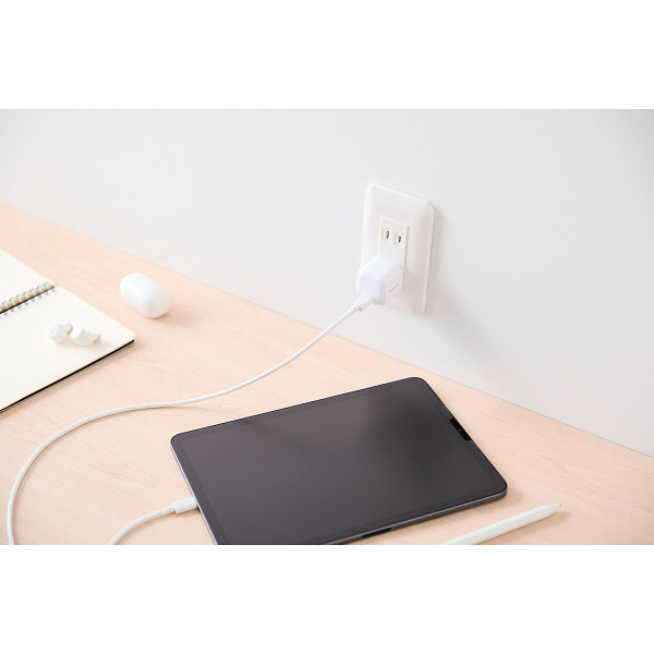エレコム　Ｔｙｐｅ－Ｃ　充電器　ＰＤ　２０Ｗ　軽量 ホワイトのサムネイル画像1