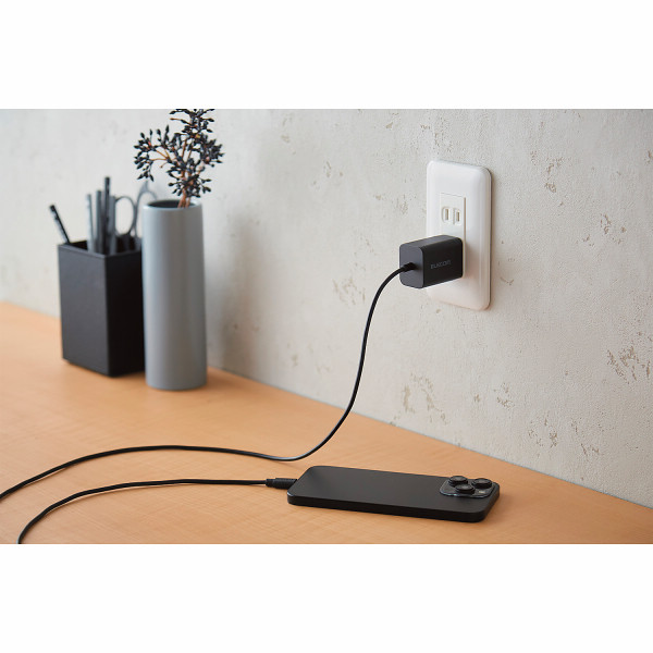 エレコム　Ｔｙｐｅ－Ｃ充電器　ＰＤ２０Ｗ　ケーブル一体型　１．５ｍ ブラックのサムネイル画像1