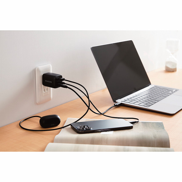 エレコム　キューブＡＣ充電器　６５Ｗ　Ｃ×２　Ａ×１ ブラックのサムネイル画像1