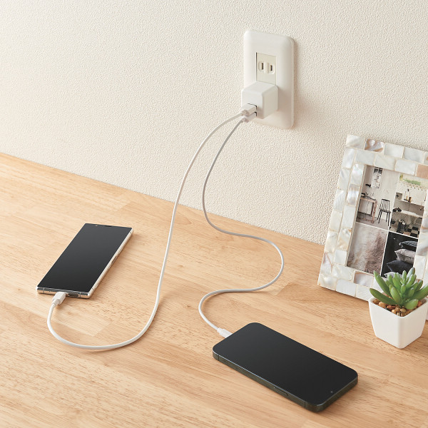 エレコム　スマホ・タブレット用ＡＣ充電器　２．４Ａ ホワイトのサムネイル画像1