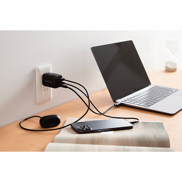 エレコム　キューブＡＣ充電器　６５Ｗ　Ｃ×２　Ａ×１ ブラックのサムネイル画像1