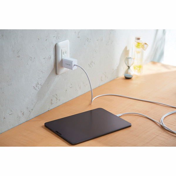 エレコム　Ｔｙｐｅ－Ｃ充電器　ＰＤ２０Ｗ　ケーブル一体型　２．５ｍ ホワイトのサムネイル画像1