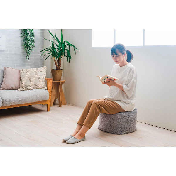 リングヤーン素材のオットマンにもなるスツール グレーのサムネイル画像2