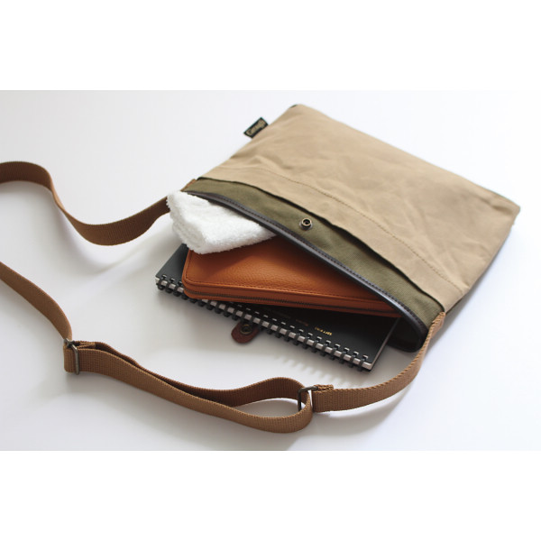 そだてる帆布Ｇｒｏｕｇｈ　サコッシュ ベージュ×カーキのサムネイル画像1