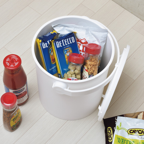 座れるバケツ型収納ボックス（１５ｌ） ホワイトのサムネイル画像1