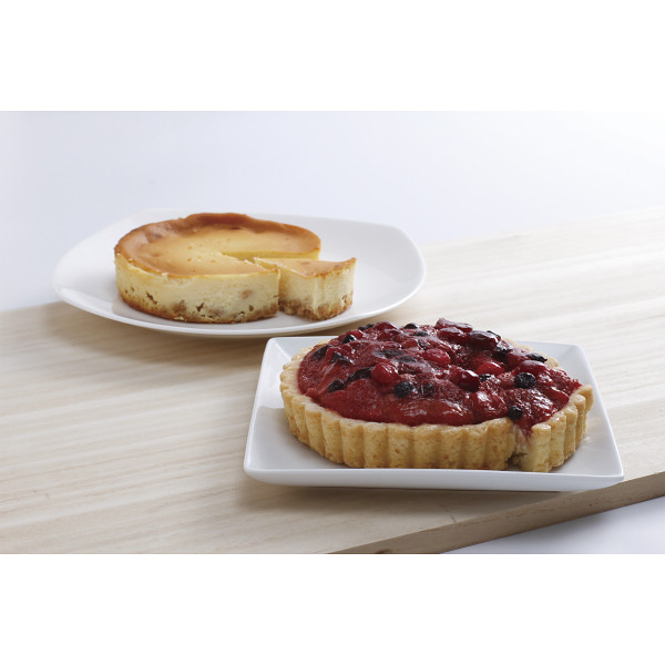 「乳蔵」　北海道ミックスベリータルトとベイクドチーズケーキのサムネイル画像1