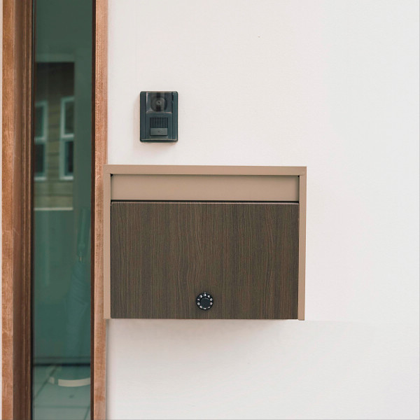 木目調大型ポスト（ダイヤル鍵付） チタングレーのサムネイル画像1