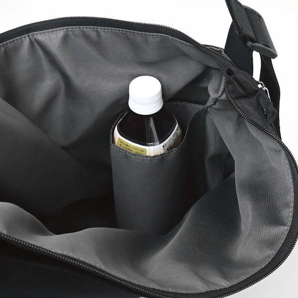 アー・ヴェ・ヴェ　ショルダーバッグ ブラックのサムネイル画像1