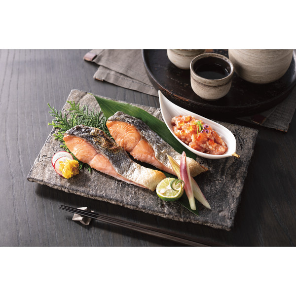 北海道産　新巻鮭と鮭といくらの糀漬のサムネイル画像1