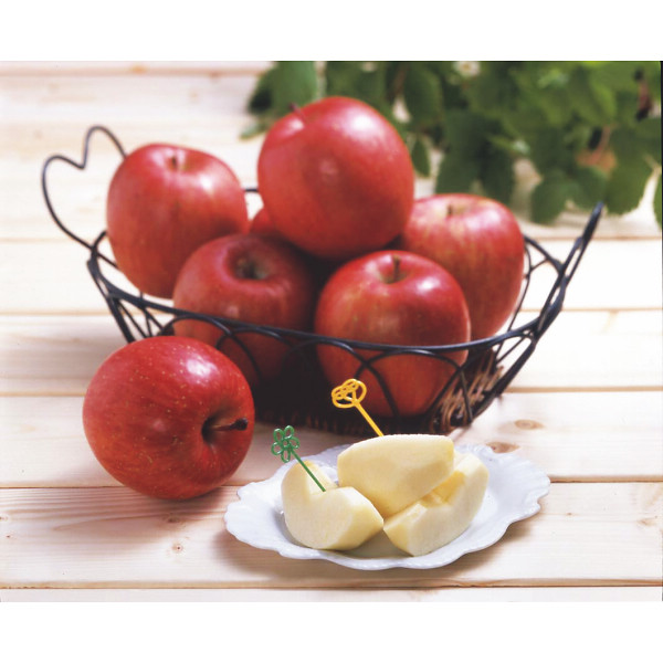 青森県産　糖度１４度以上サンふじ　（２．５ｋｇ）のサムネイル画像1