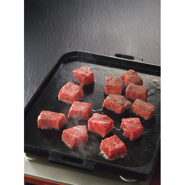 鹿児島県産黒毛和牛ひとくちモモ　ステーキ用　（３００ｇ）のサムネイル画像1