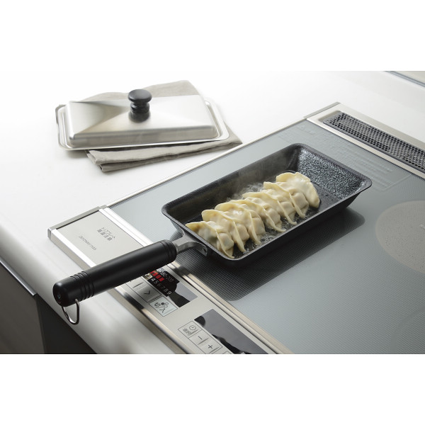 ダンチュウ　ＩＨ対応鉄餃子鍋（ステンレス蓋付）のサムネイル画像1