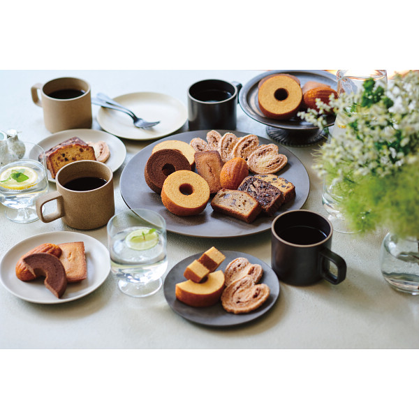 パティスリー　キハチ　焼菓子ギフト（８種２０個入）のサムネイル画像1