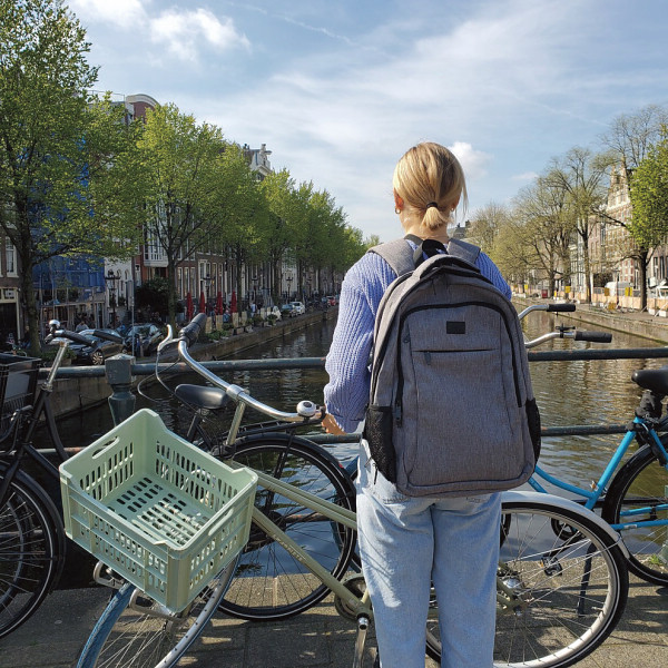 メイトイン　ラップトップ　バックパック　１５．６インチ グレーのサムネイル画像1