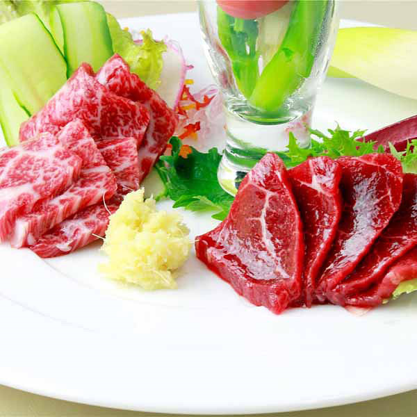 熊本「菅乃屋」鮮馬刺し霜降ローススライスのサムネイル画像2