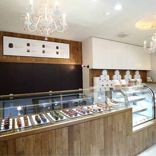 広島「カスターニャ」カタラーナ＆レモンチーズケーキセットのサムネイル画像1