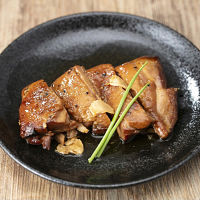 創業明治１０年鵜舞屋昆布昆布巻のたれで仕込んだ煮鶏