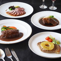 「ブラッセリートモ」黒毛和牛ローストビーフと３種のグルメ