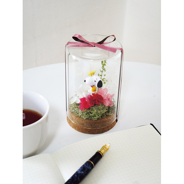 【母の日専用】スヌーピーテラリウムＨＵＧ（プリザーブドフラワー）のサムネイル画像1