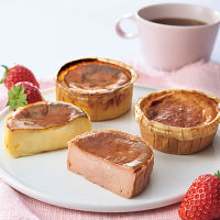 みれい菓　苺とプレーンのバスクチーズケーキセット