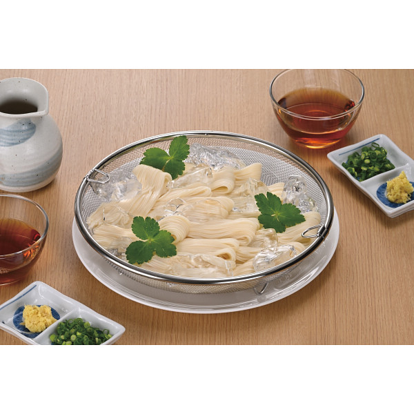 蒸し料理にも使える浅型ザル（２５ｃｍ）トング付のサムネイル画像2