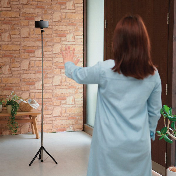 エレコム　スマホ用三脚　ロングタイプ　最長１６０ｃｍ　軽量 ブラックのサムネイル画像1